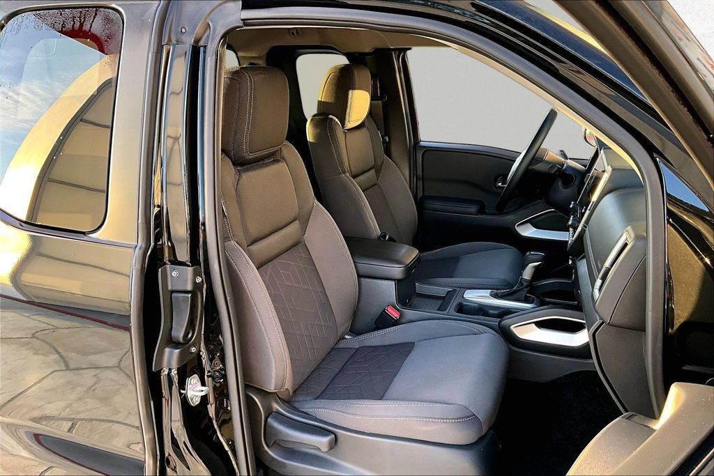 Used 2025 Nissan Frontier SV RWD image 29