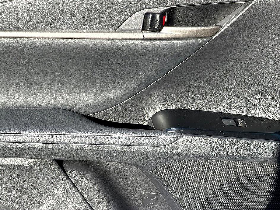 Used 2025 Toyota Camry XSE image 9