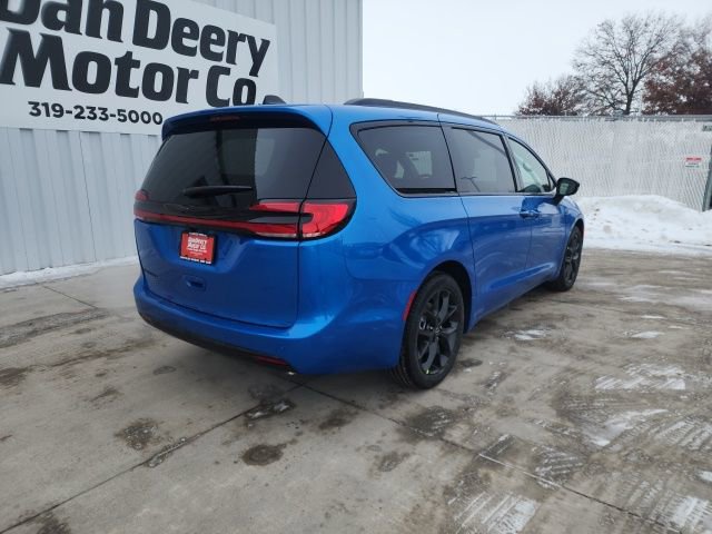 New 2026 Chrysler Pacifica Select w/ S Appearance Package image 18