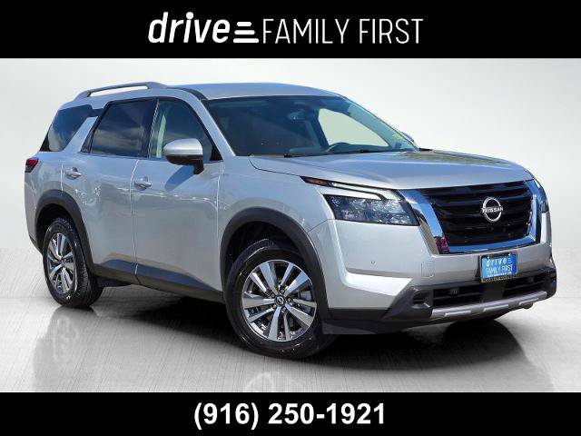 Certified 2025 Nissan Pathfinder SL FWD image 1