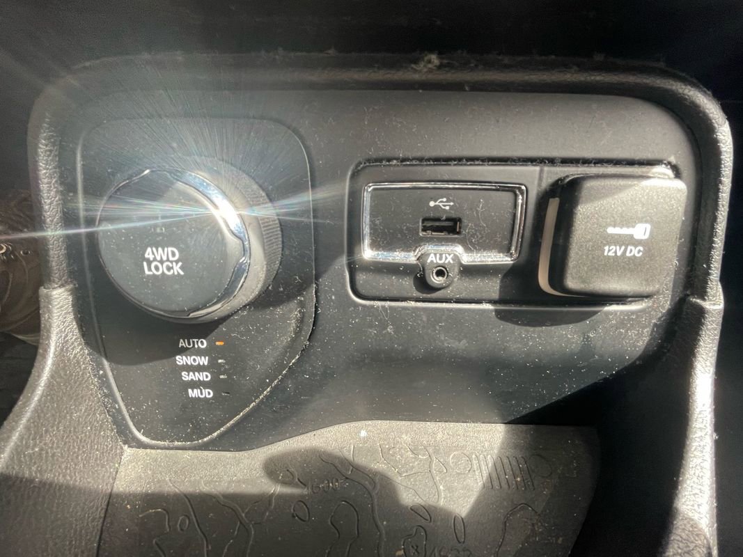 Used 2016 Jeep Renegade Latitude image 15