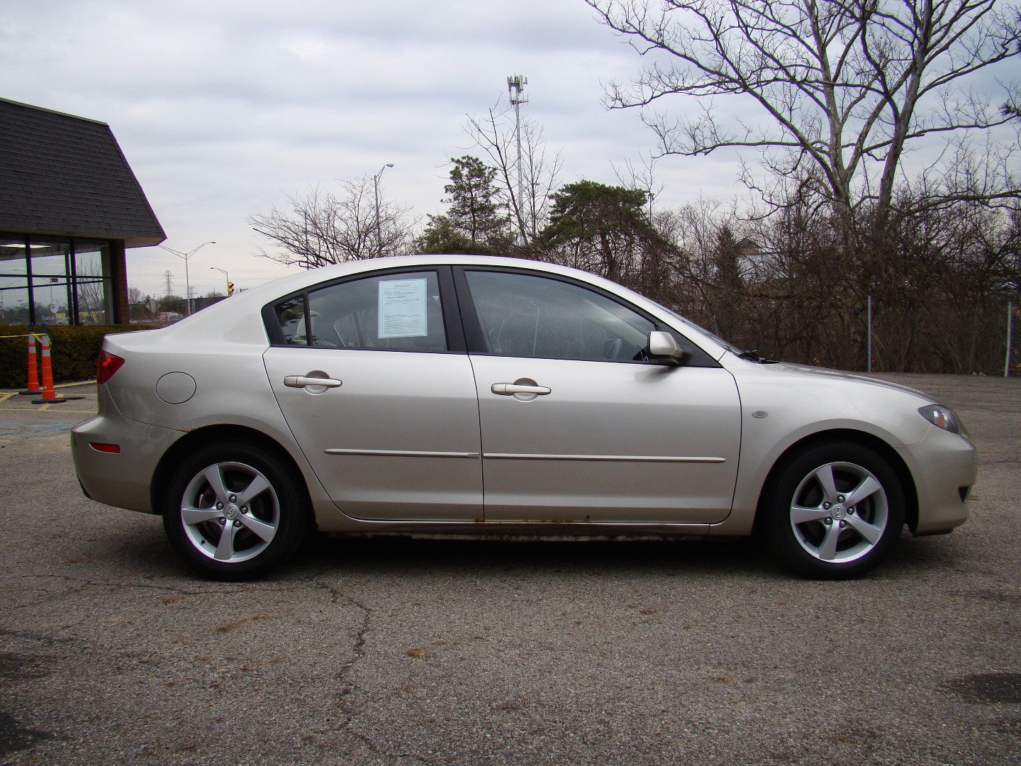 Used 2005 MAZDA MAZDA3 I w/ Pwr & 16" Alloy Wheel Pkg image 6