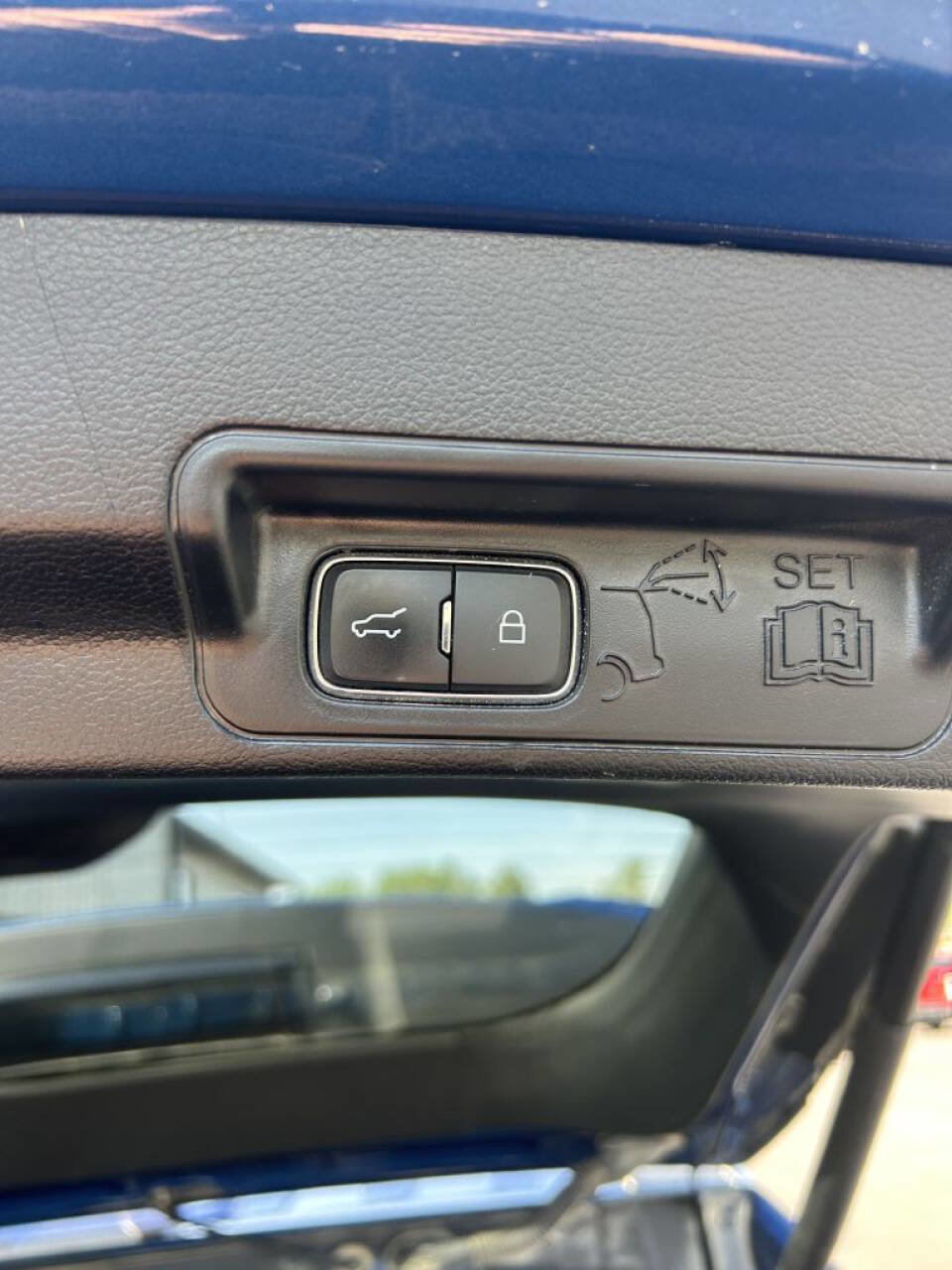 Used 2021 Ford Explorer XLT w/ Equipment Group 202A AWD/4WD image 27