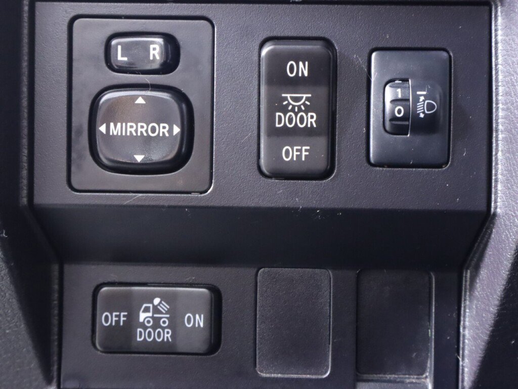 Used 2015 Toyota Tundra SR5 w/ SR5 Upgrade Package AWD/4WD image 10