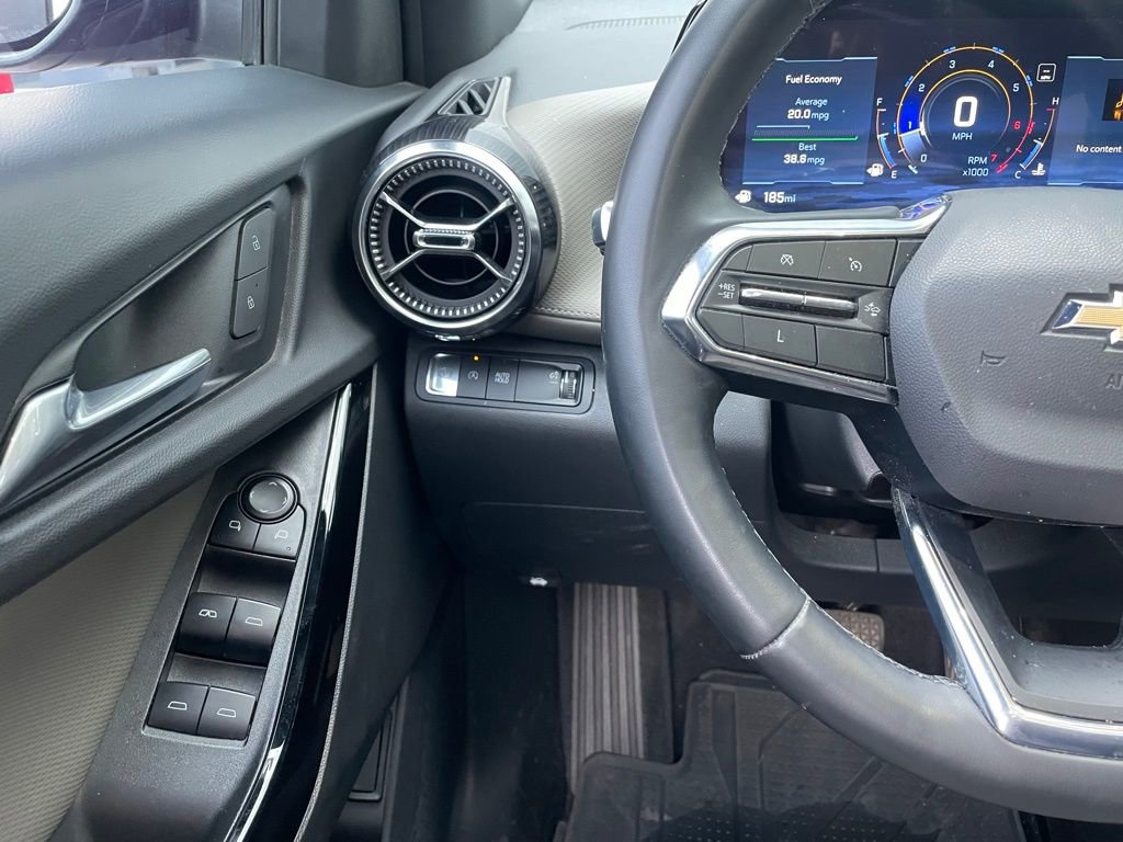 Used 2025 Chevrolet Equinox LT w/ Convenience Package II FWD image 14