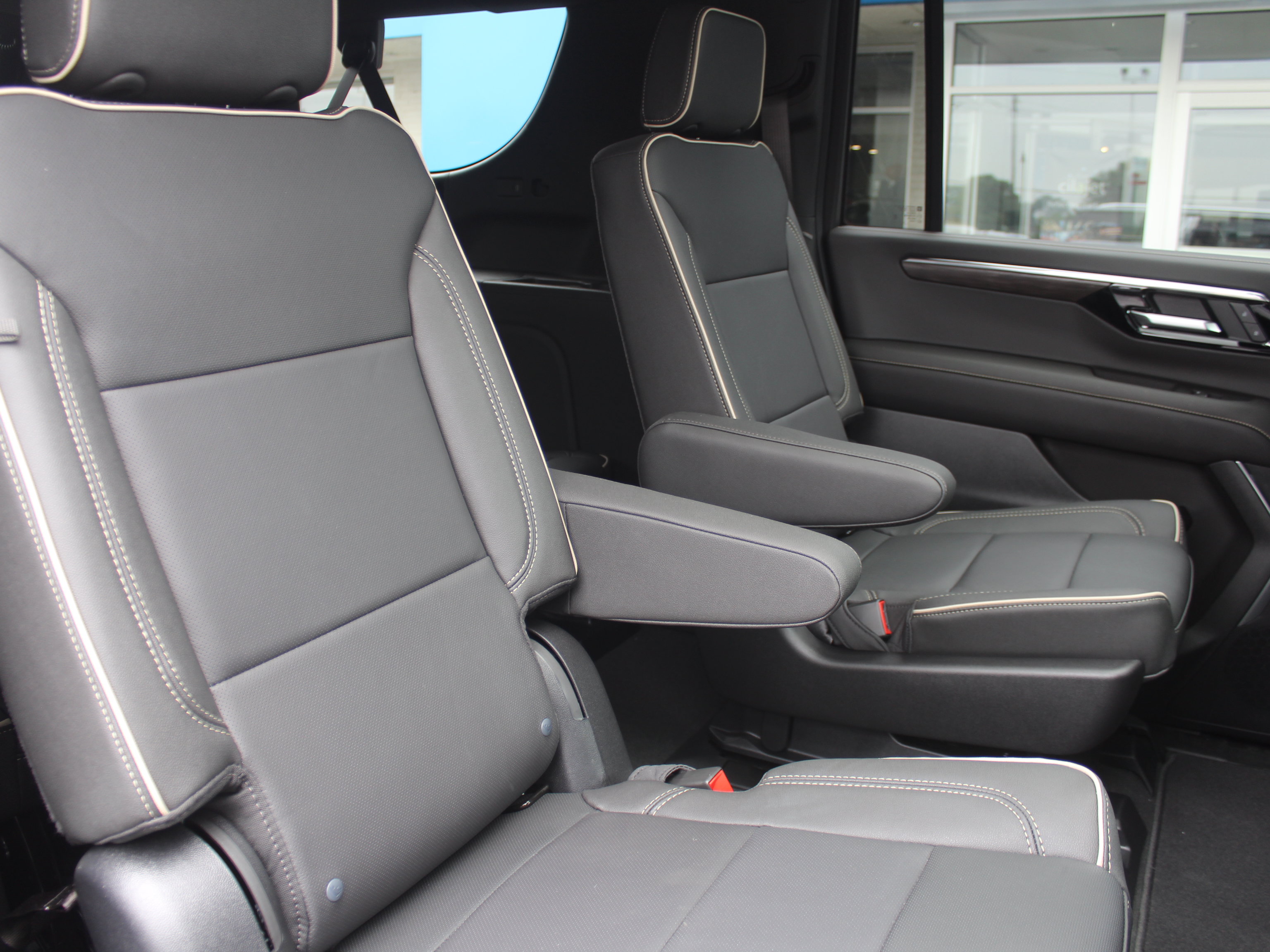 New 2026 Chevrolet Suburban Premier AWD/4WD image 18