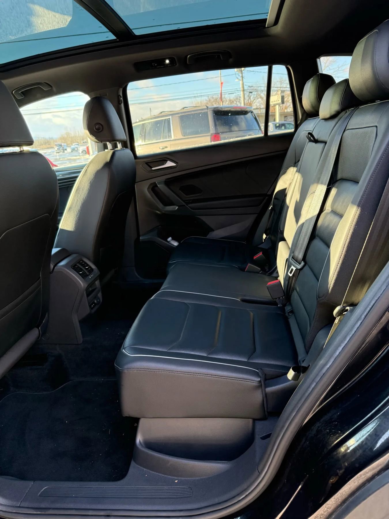 Used 2019 Volkswagen Tiguan SEL Premium R-Line image 18