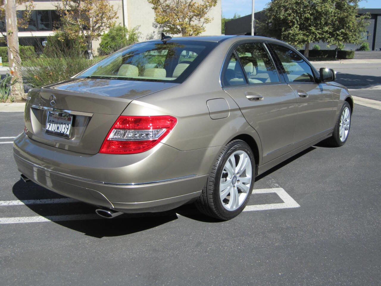 Used 2008 Mercedes-Benz C 300 Luxury image 3