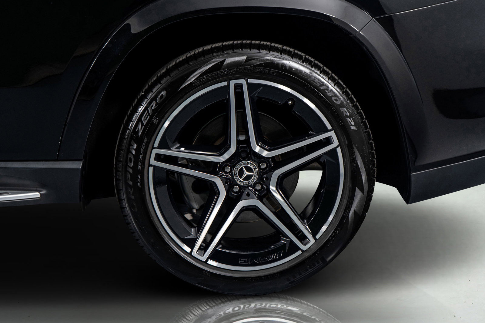 Used 2023 Mercedes-Benz GLS 580 4MATIC image 19