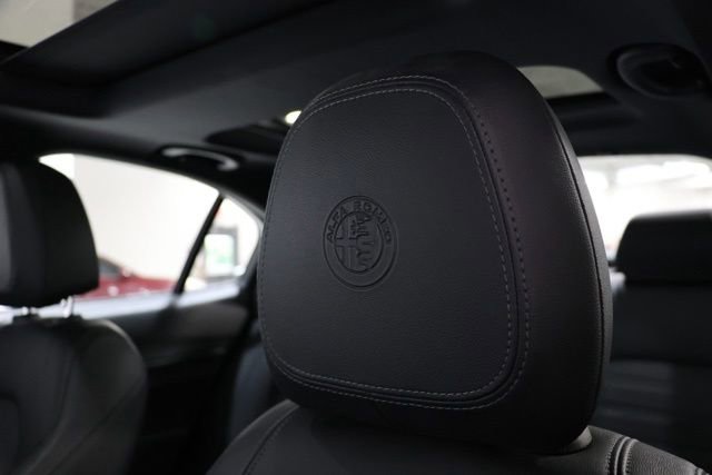 Used 2023 Alfa Romeo Giulia Veloce RWD image 20