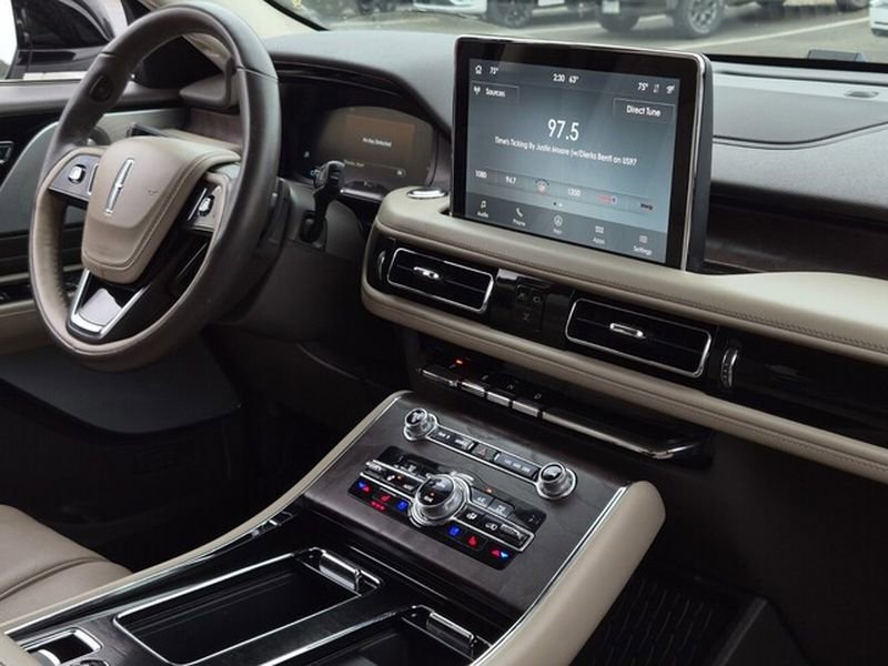 Used 2020 Lincoln Aviator Reserve w/ Equipment Group 202A image 27