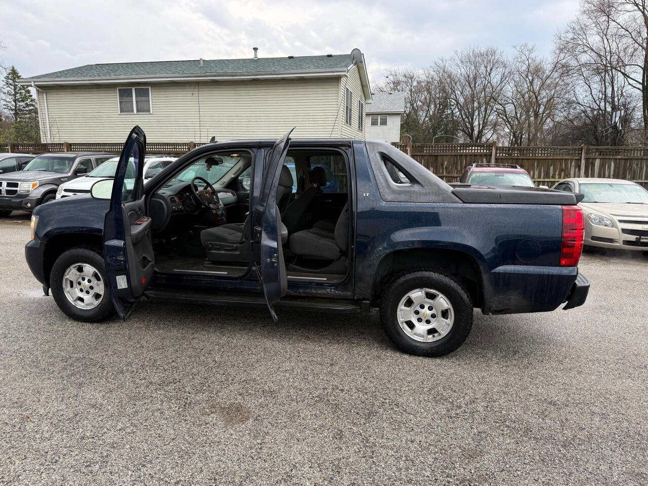 Used 2008 Chevrolet Avalanche LT image 6