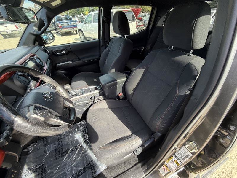 Used 2019 Toyota Tacoma TRD Sport w/ Technology Package AWD/4WD image 13