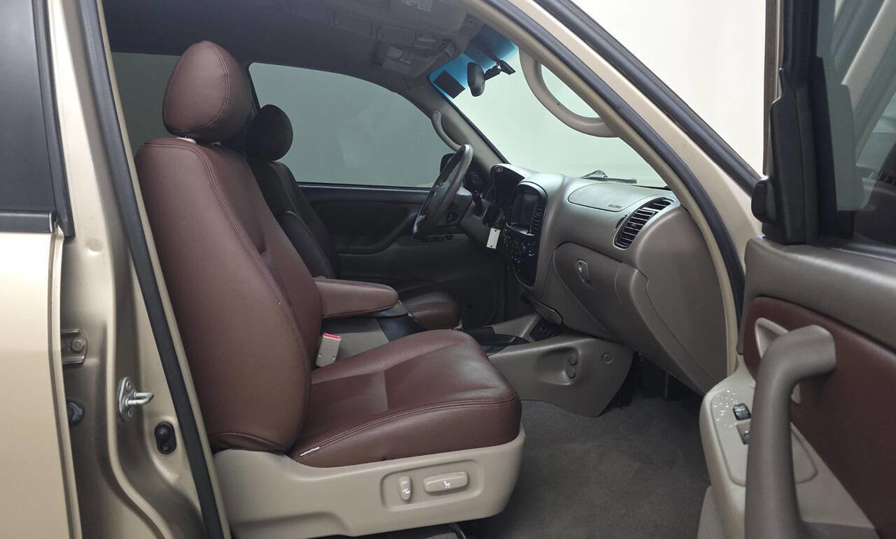 Used 2005 Toyota Sequoia SR5 RWD image 6