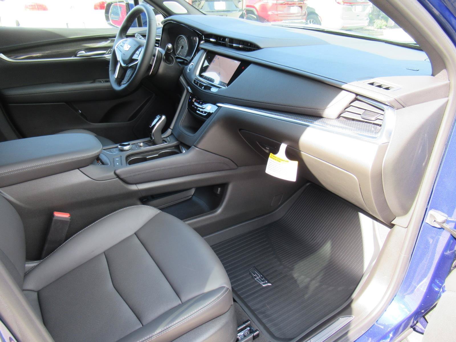 New 2026 Cadillac XT5 Sportv w/ LPO, Floor Liner Package AWD/4WD image 10