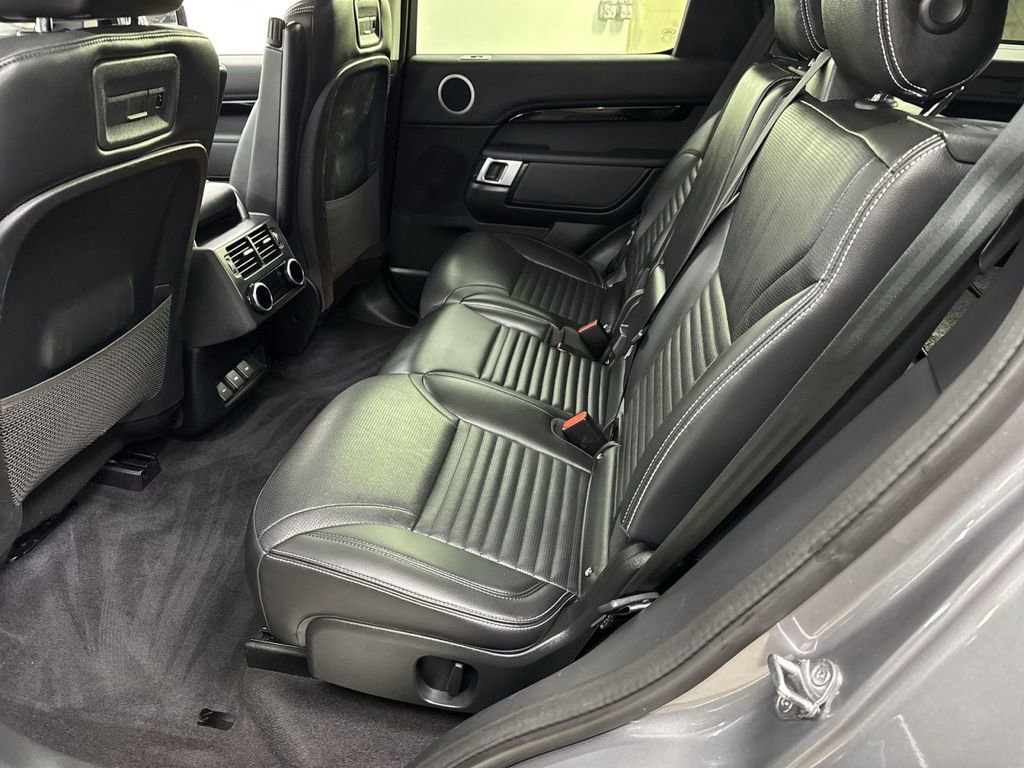 Used 2024 Land Rover Discovery S image 29