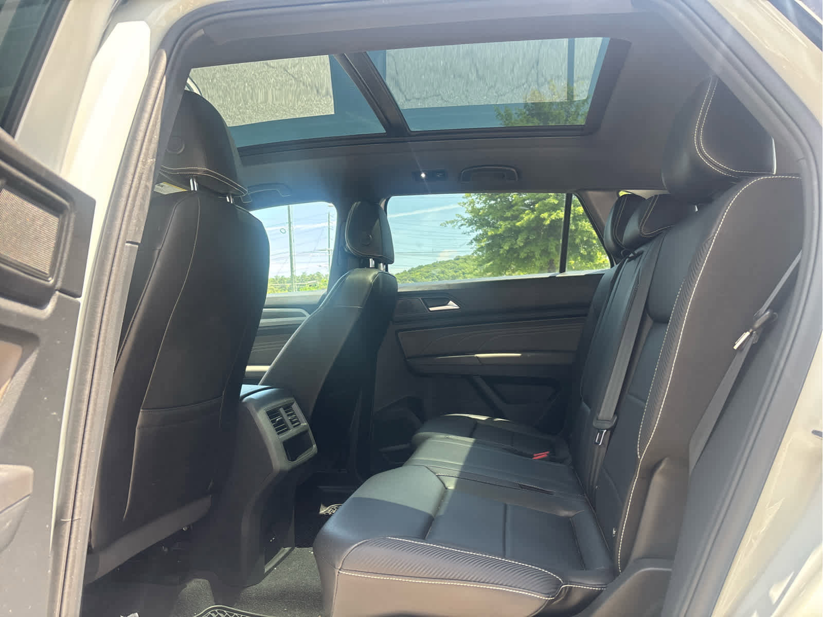 Used 2022 Volkswagen Atlas Cross Sport SE w/ Panoramic Sunroof Package FWD image 17