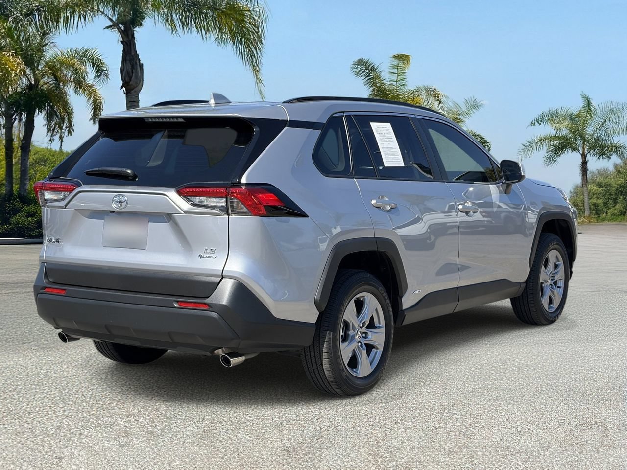 Used 2025 Toyota RAV4 LE AWD/4WD image 5