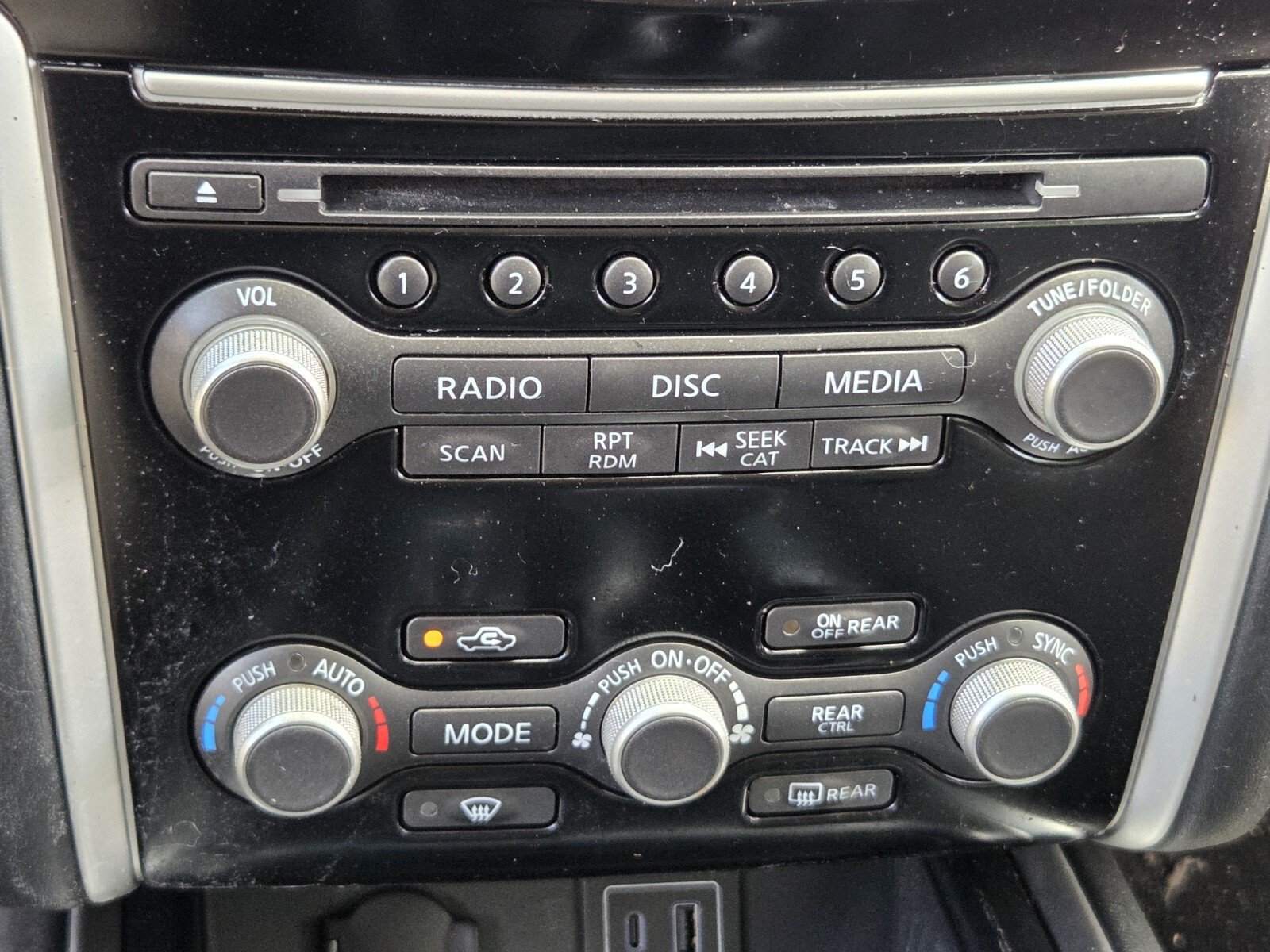Used 2020 Nissan Pathfinder SV AWD/4WD image 18