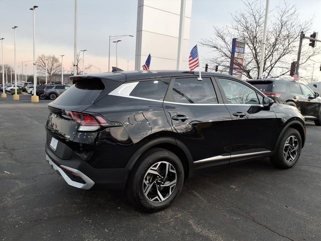 Used 2025 Kia Sportage LX image 3