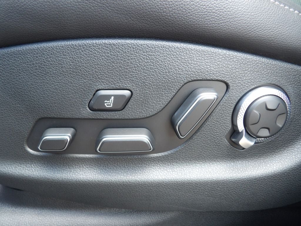 Used 2025 Genesis GV80 2.5T Prestige AWD/4WD image 15
