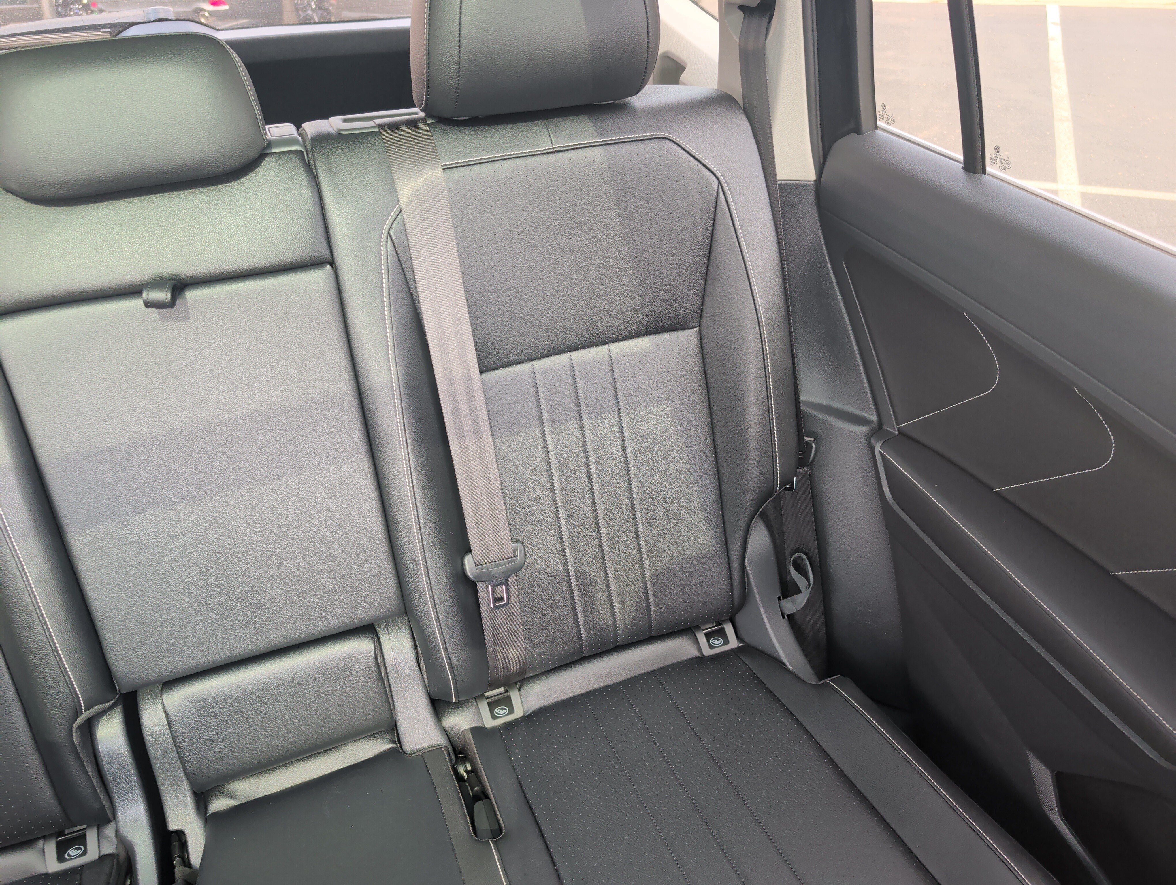 Used 2022 Volkswagen Tiguan SE w/ Panoramic Sunroof Package AWD/4WD image 14