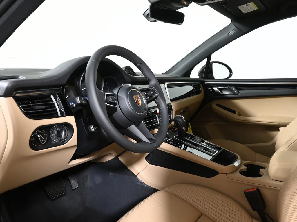 Used 2026 Porsche Macan AWD/4WD image 4