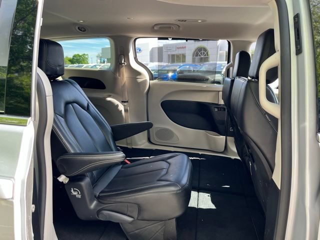Used 2023 Chrysler Pacifica Touring-L FWD image 25