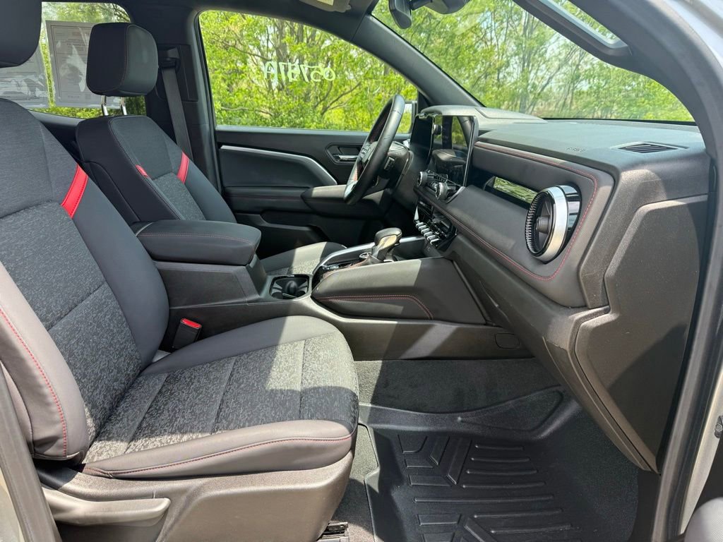 Used 2024 Chevrolet Colorado Z71 w/ Z71 Convenience Package 2 AWD/4WD image 19