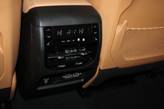 Used 2024 Jeep Grand Cherokee Summit image 13