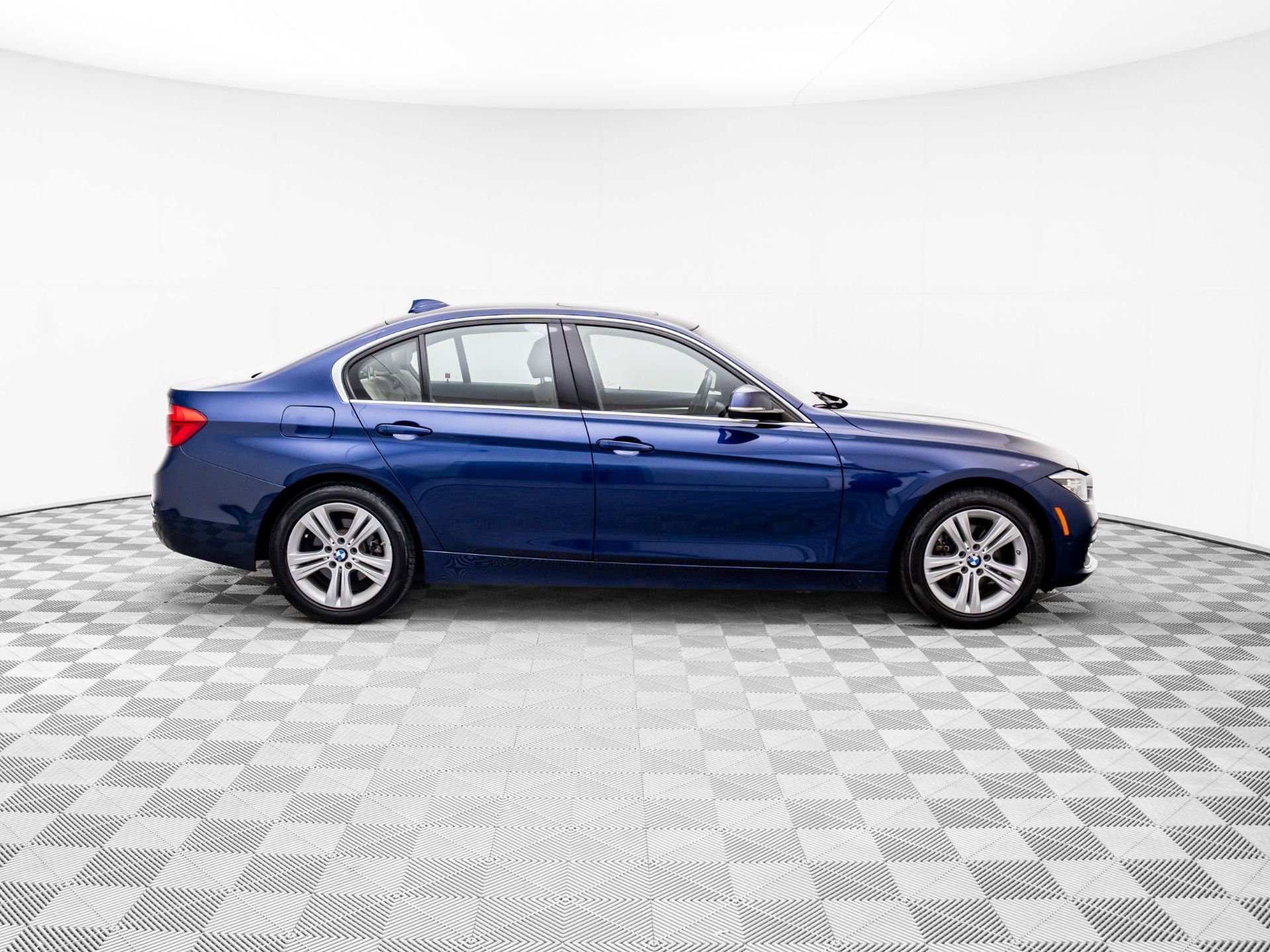 Used 2017 BMW 330i xDrive Sedan image 6