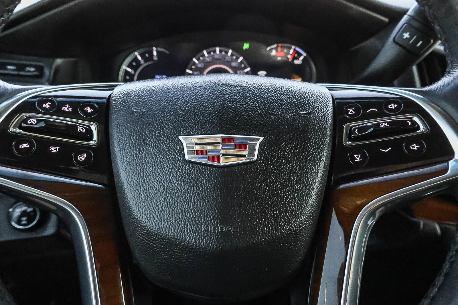 Used 2019 Cadillac Escalade Premium Luxury w/ Escalade Sport Edition AWD/4WD image 30