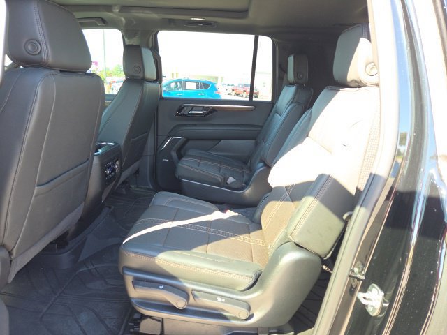 Used 2026 Chevrolet Suburban High Country w/ Sun And Tow Package AWD/4WD image 12