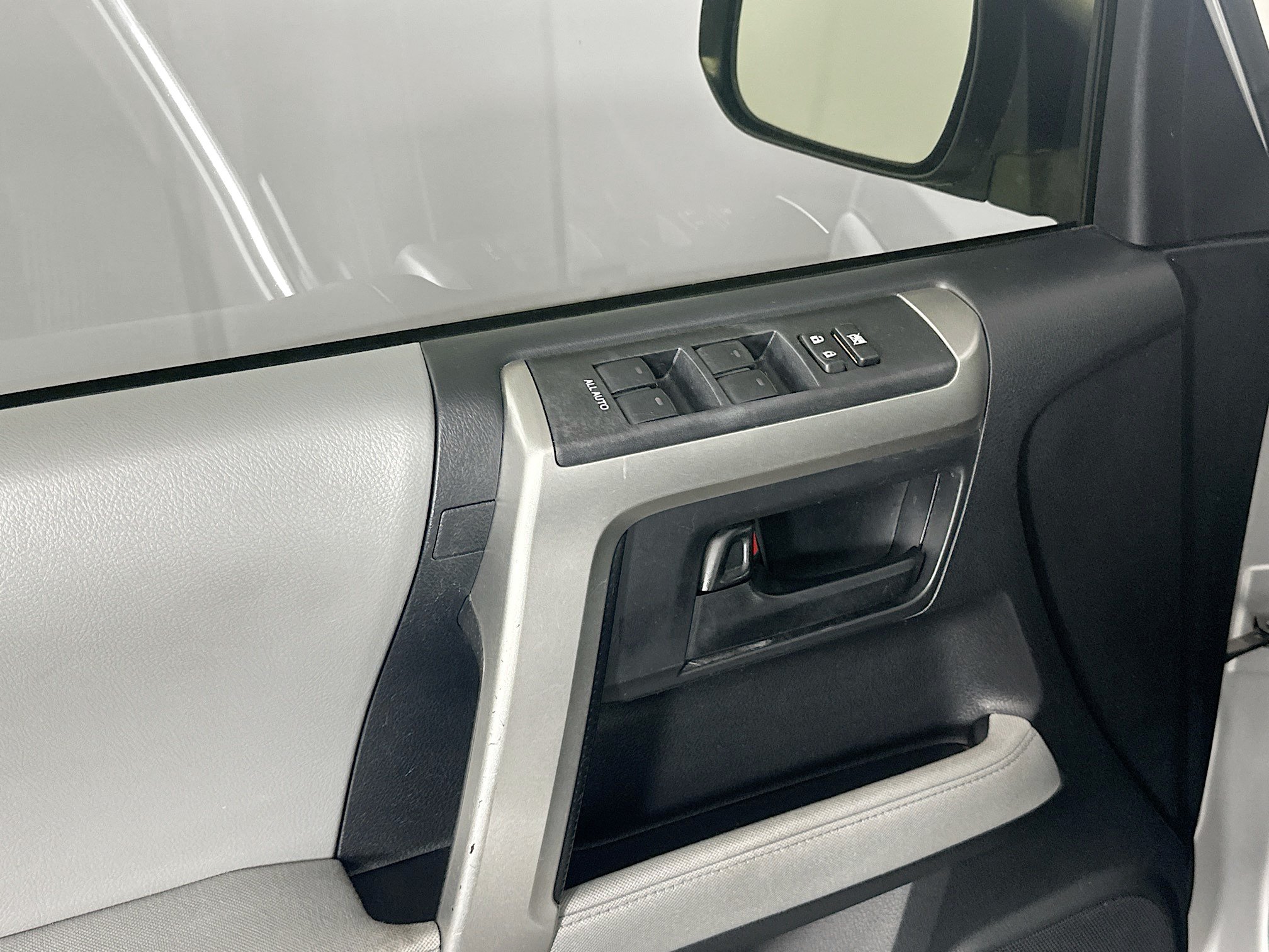 Used 2013 Toyota 4Runner SR5 RWD image 15