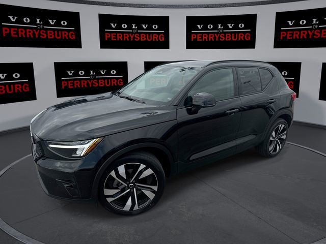 Used 2023 Volvo XC40 B5 Plus w/ Driver Assist Package