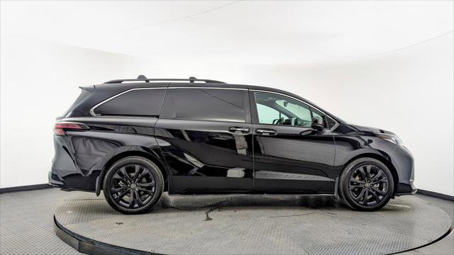 Used 2022 Toyota Sienna XSE w/ XSE Plus Package image 8