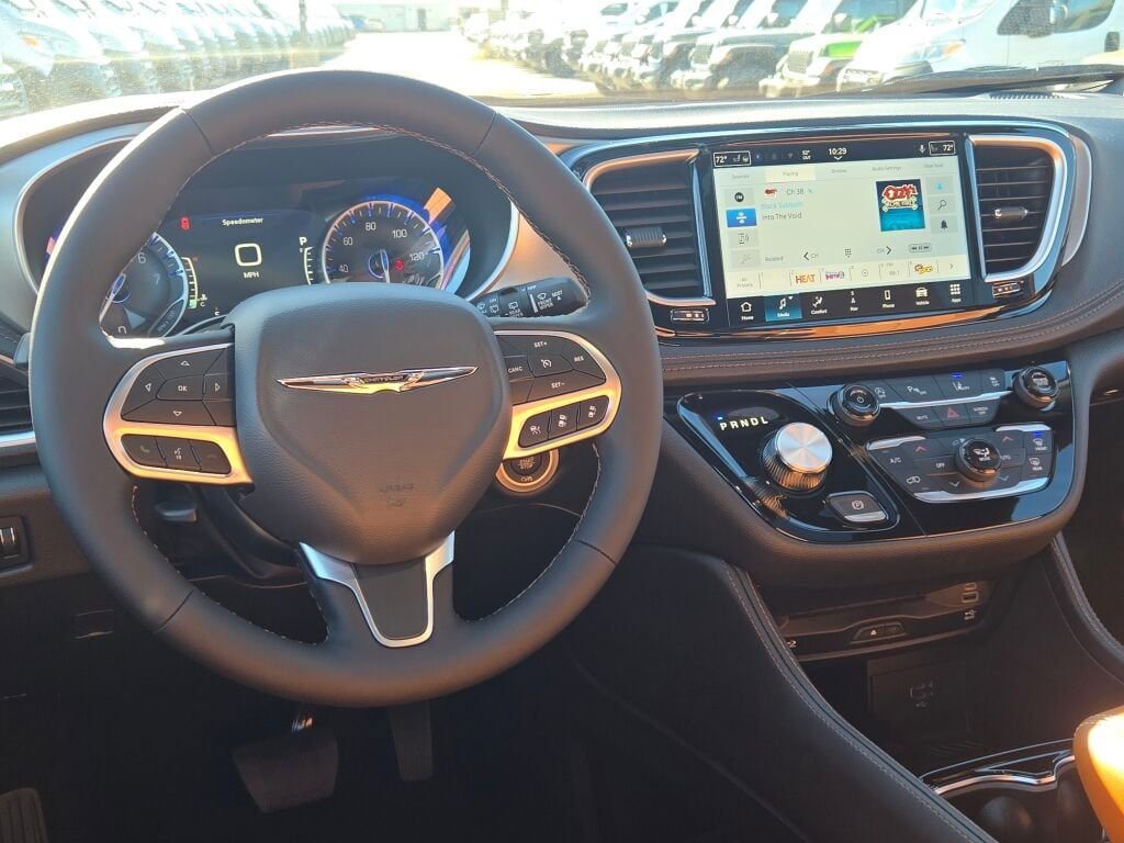 New 2026 Chrysler Pacifica Pinnacle image 19
