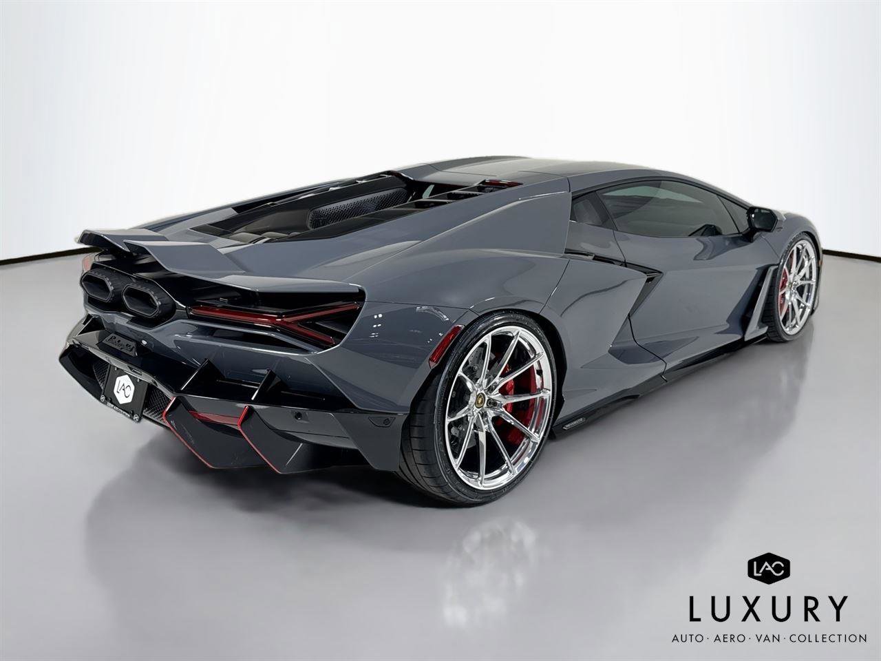 Used 2025 Lamborghini Revuelto image 6