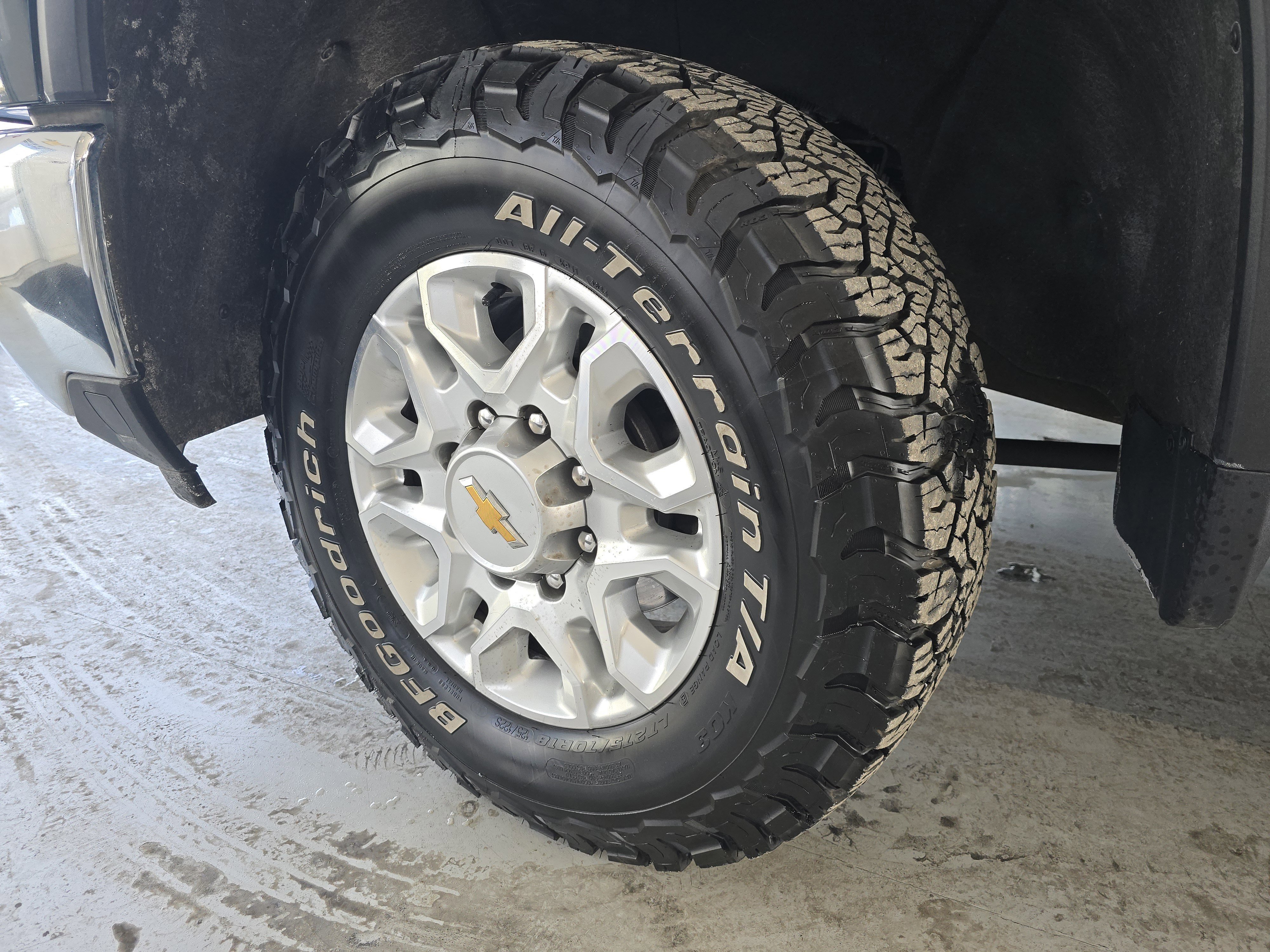 Used 2024 Chevrolet Silverado 2500 LT w/ Convenience Package image 11