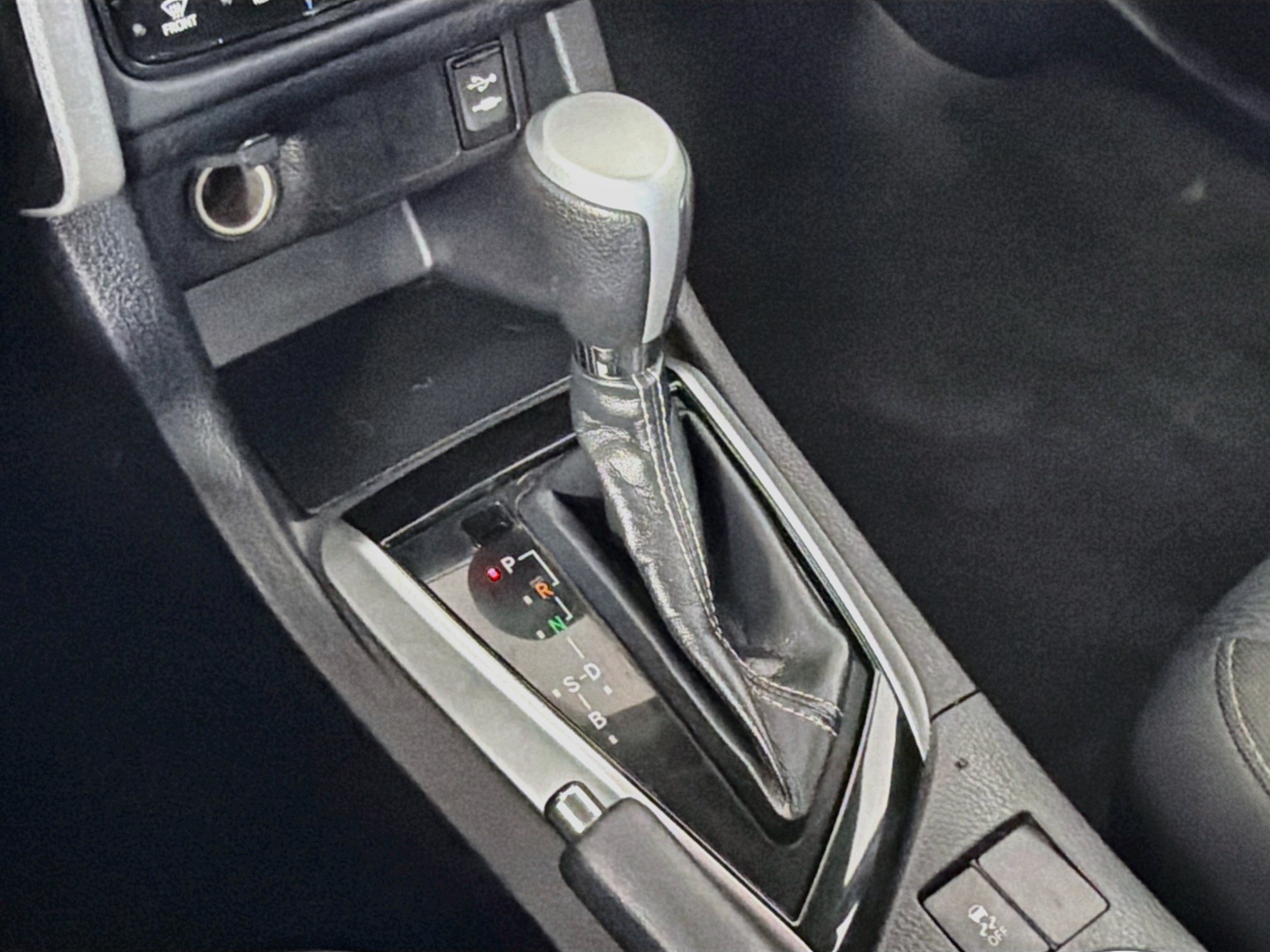 Used 2018 Toyota Corolla LE FWD image 23