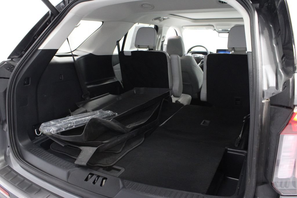 Certified 2025 Ford Explorer Platinum w/ Ultimate Package AWD/4WD image 16