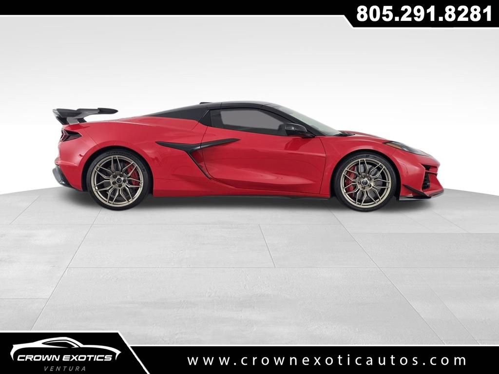 Used 2024 Chevrolet Corvette Z06 w/ Z07 Performance Package image 8