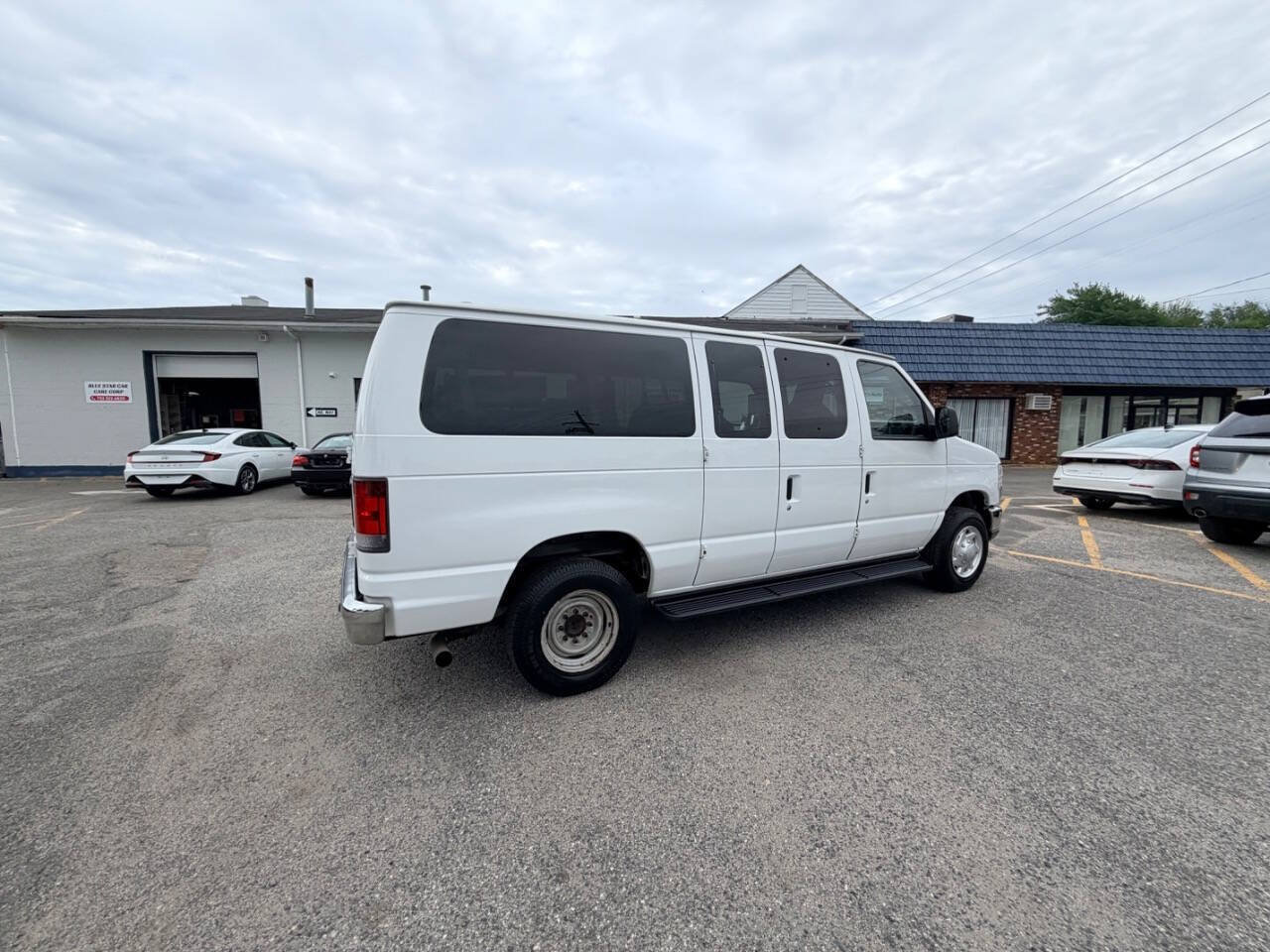 Used 2012 Ford E-350 and Econoline 350 XLT RWD image 10