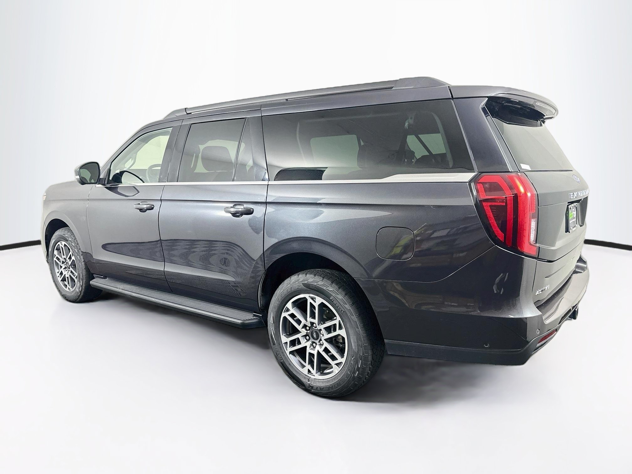 Used 2025 Ford Expedition Max Active AWD/4WD image 5