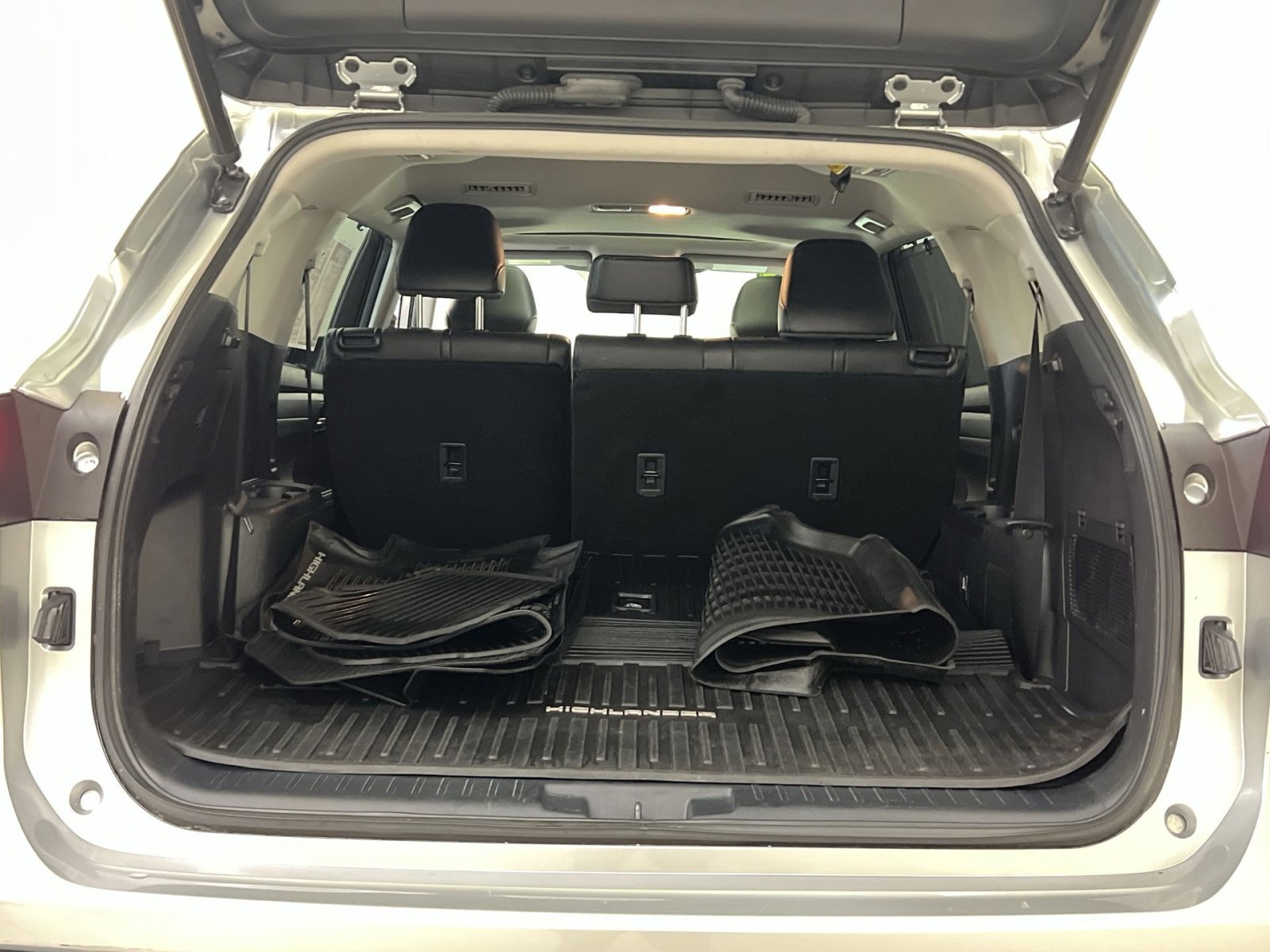 Used 2021 Toyota Highlander XLE image 31