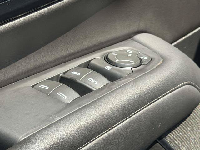 Used 2025 Chevrolet Suburban LT AWD/4WD image 19