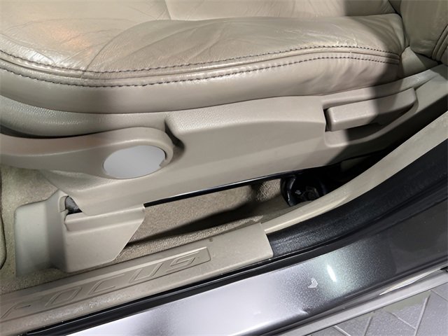 Used 2009 Ford Focus SEL image 16