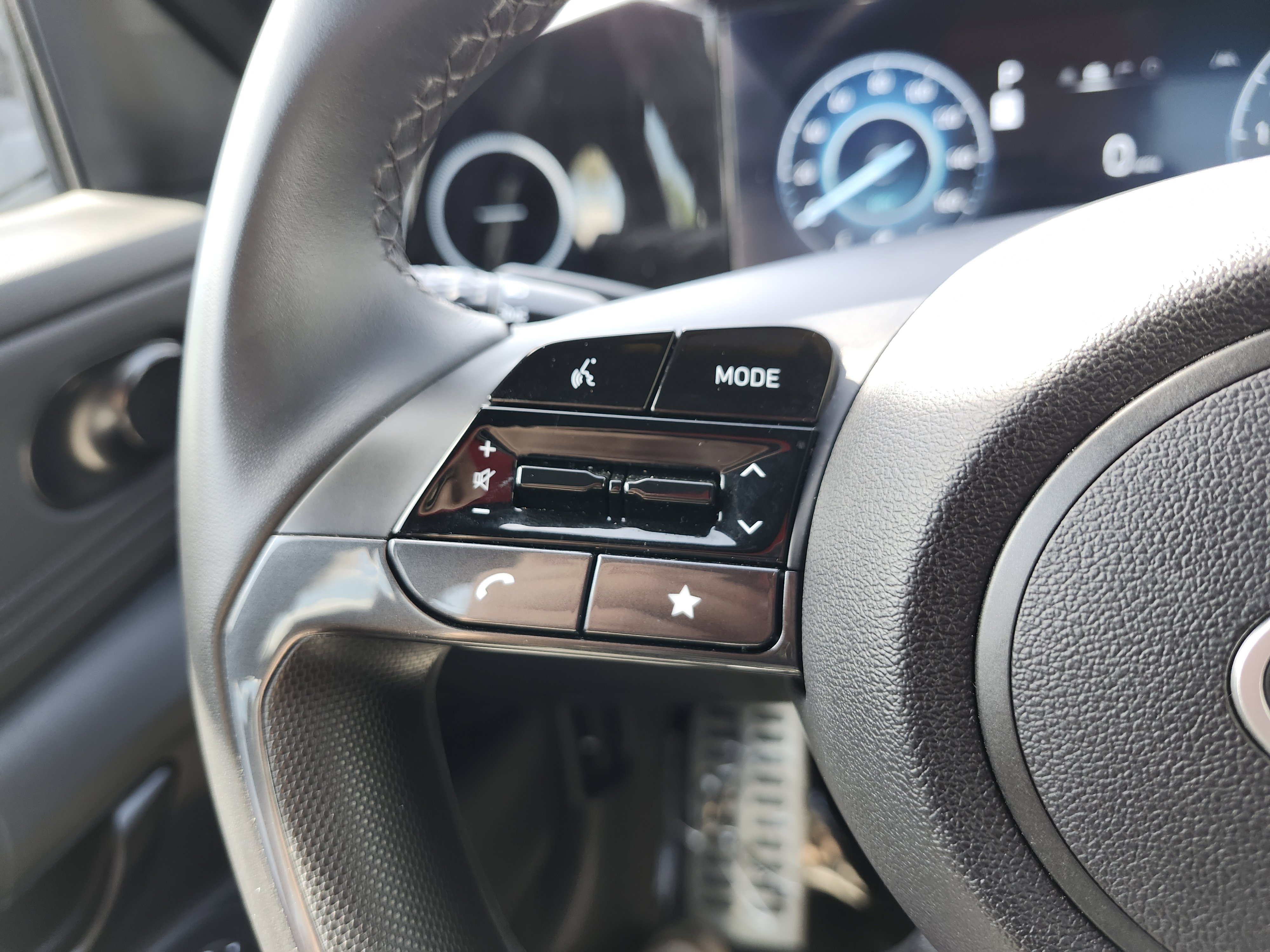 Used 2025 Hyundai Elantra SEL FWD image 33