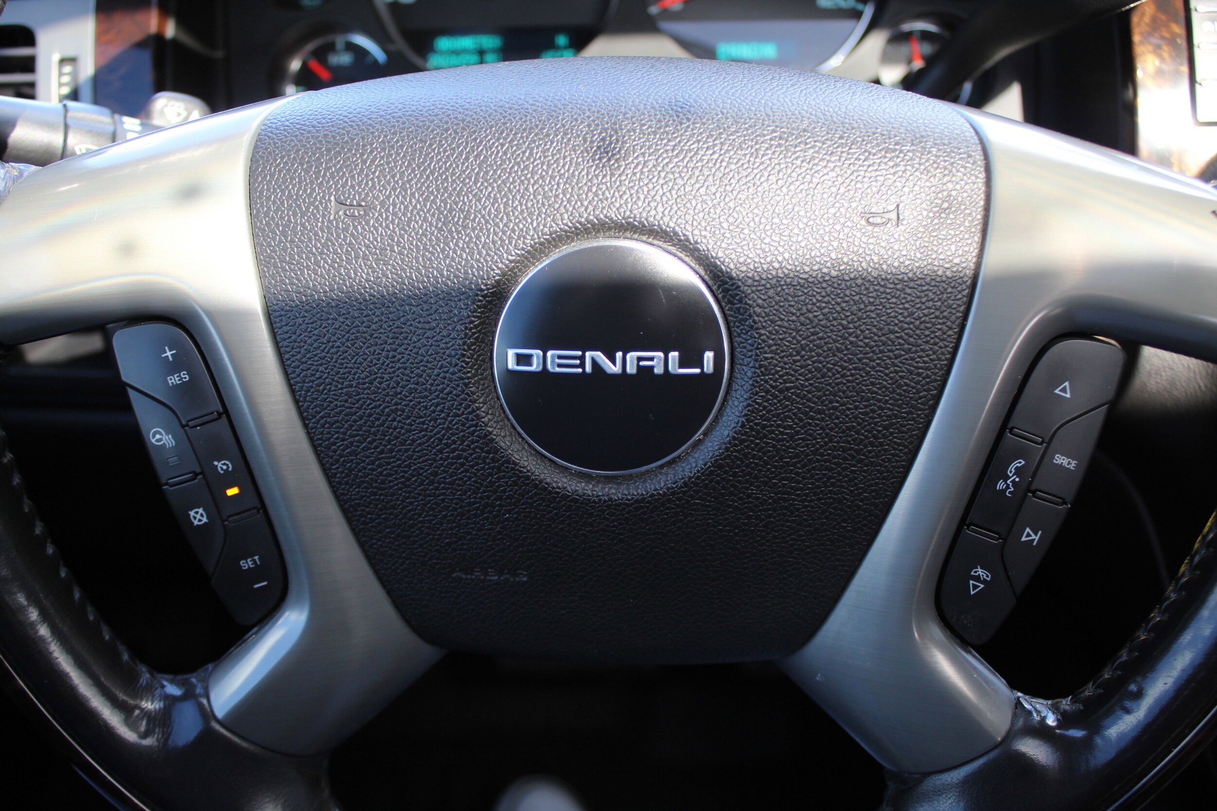 Used 2010 GMC Sierra 1500 Denali image 25