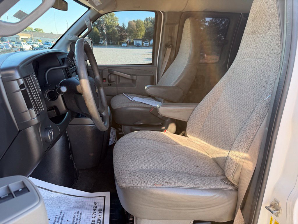Used 2017 Chevrolet Express 3500 LT w/ LT Preferred Equipment Group RWD image 3